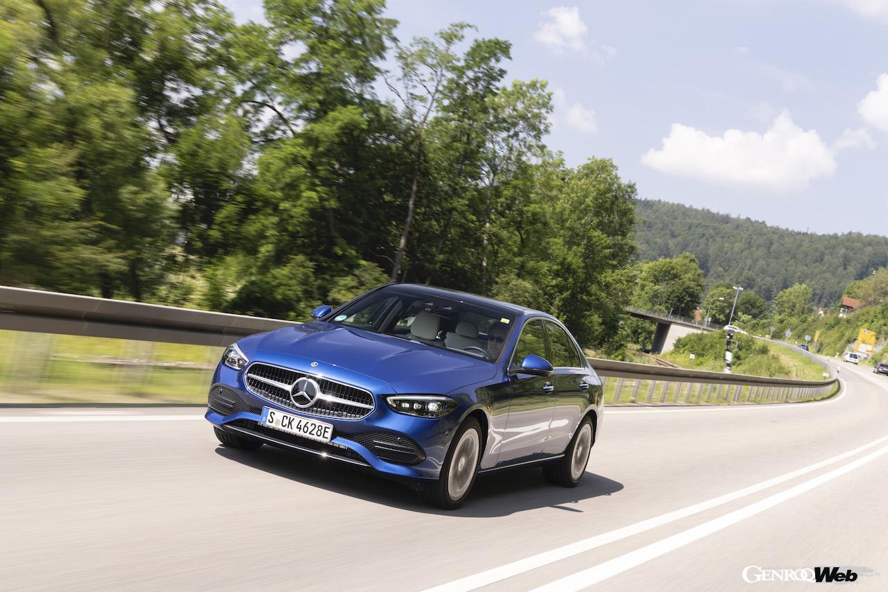 メルセデス・ベンツ新型Cクラス。C 300 e のフロントビュー