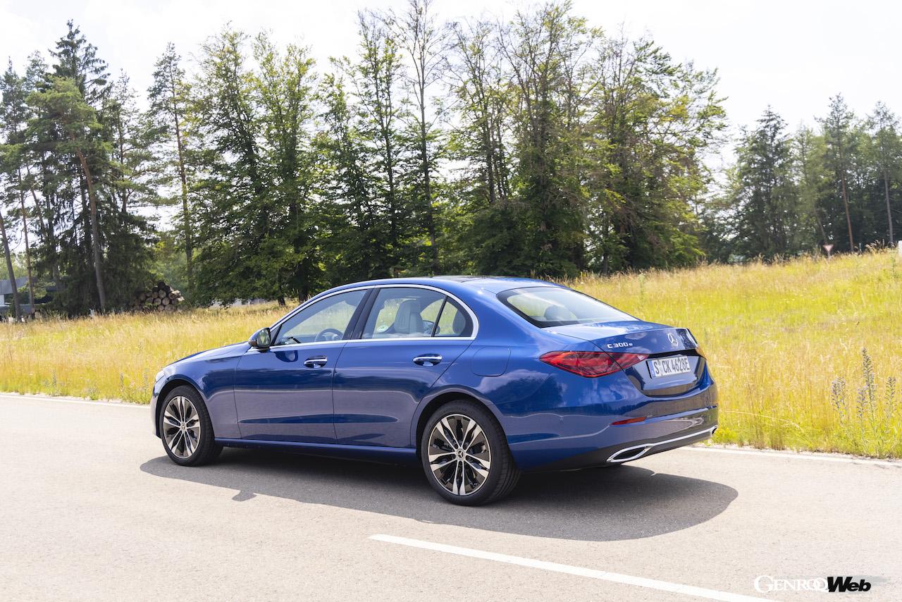 メルセデス・ベンツ新型Cクラス。C 300 e のリヤビュー
