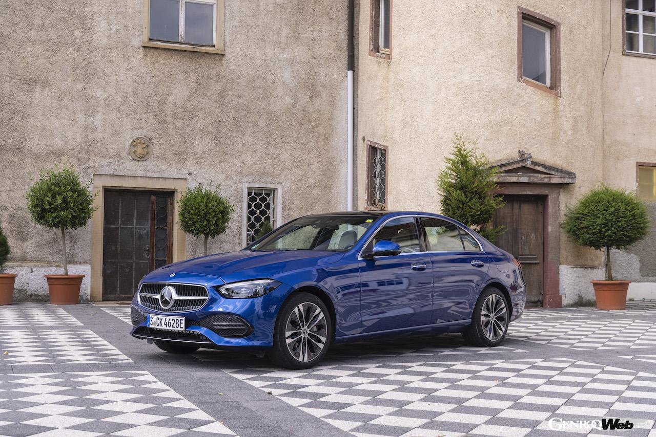 メルセデス・ベンツ新型Cクラス。C 300 e のフロントビュー