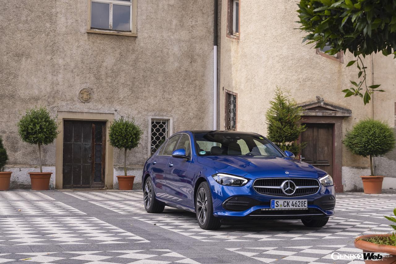 メルセデス・ベンツ新型Cクラス。C 300 e のフロントビュー
