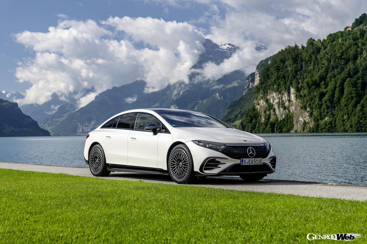 メルセデス・ベンツ EQS 580 4MATICのフロントビュー