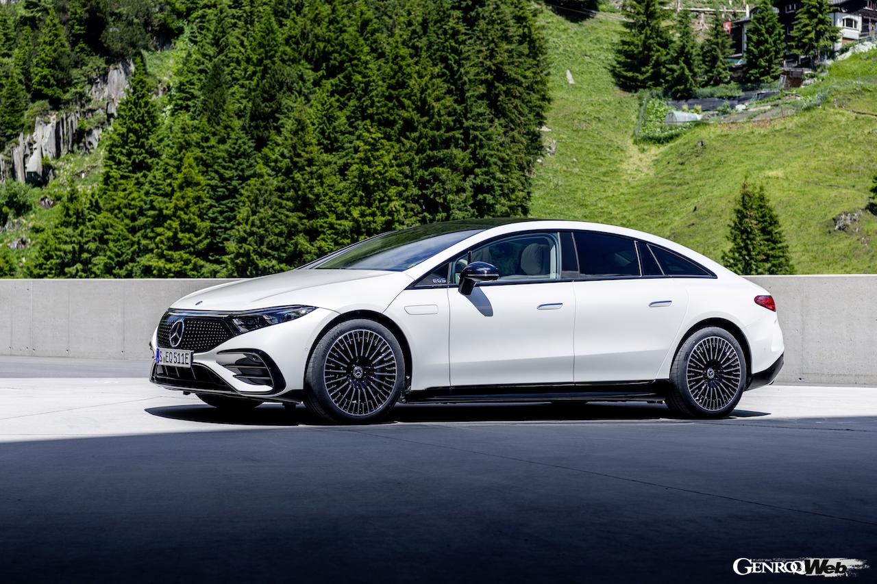 メルセデス・ベンツ EQS 580 4MATICのフロントビュー