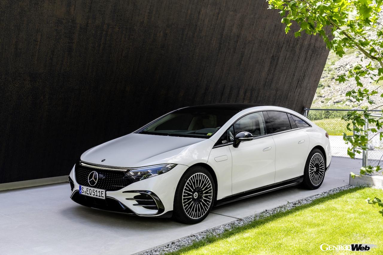 メルセデス・ベンツ EQS 580 4MATICのフロントビュー