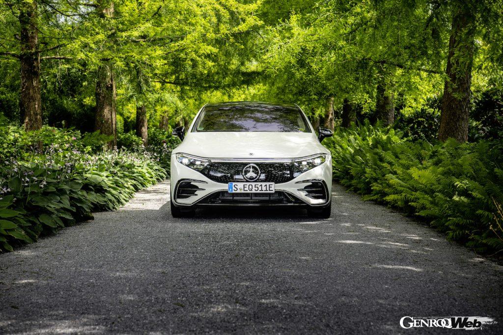 メルセデス・ベンツ EQS 580 4MATICの正面ビュー