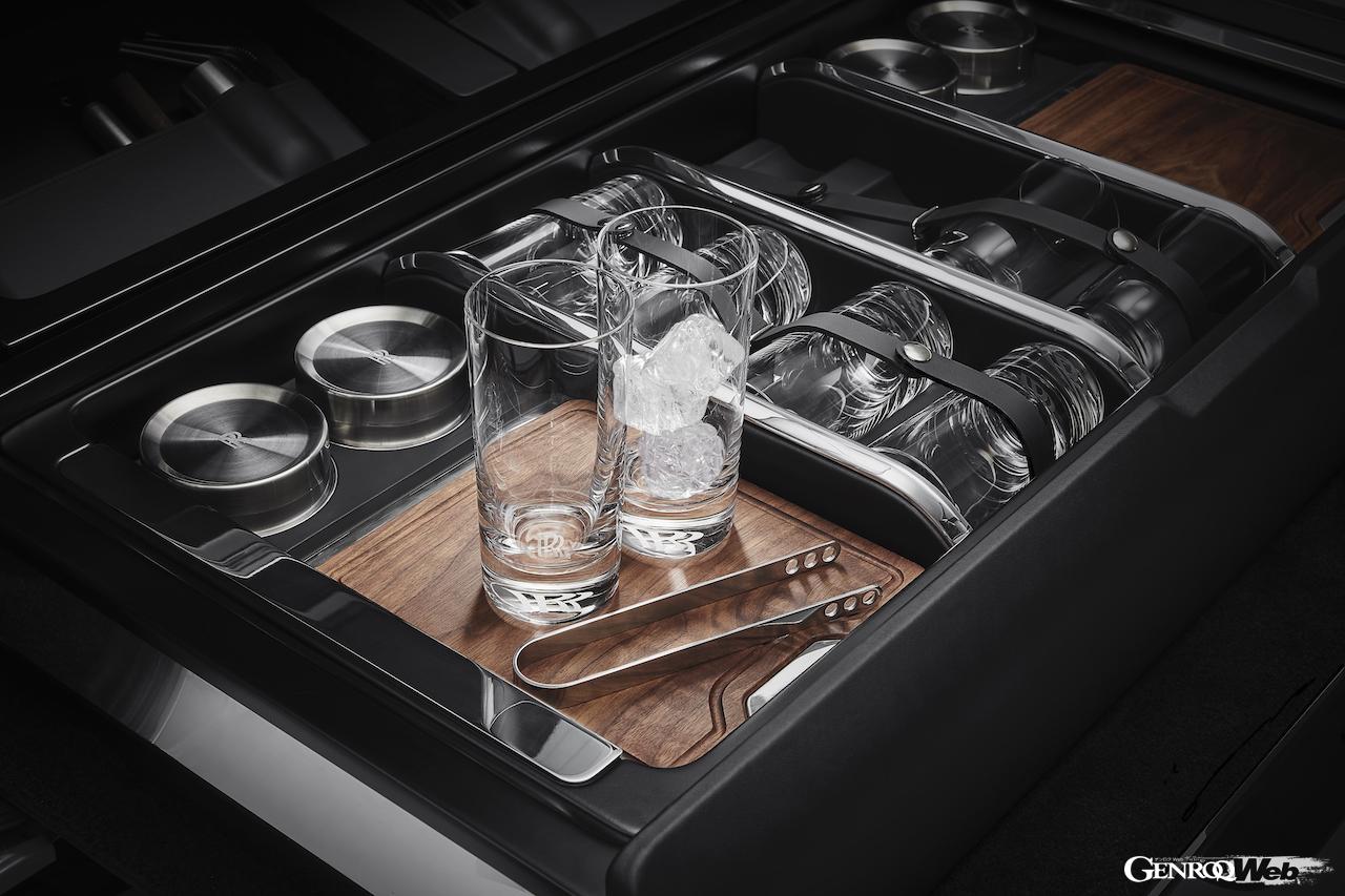 ロールス・ロイス カリナンの「ホスティング サービス」