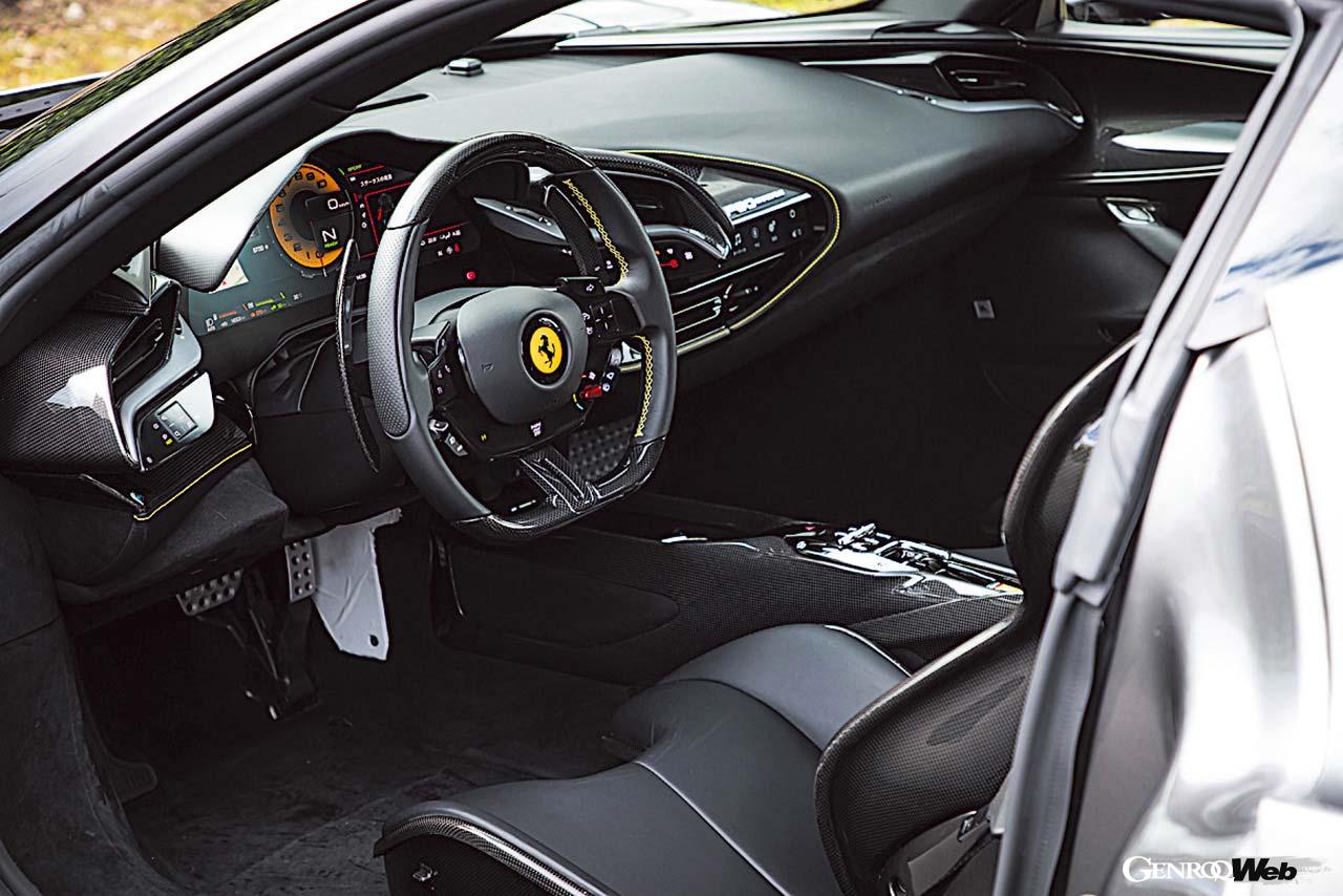 フェラーリ SF90 ストラダーレのインテリア