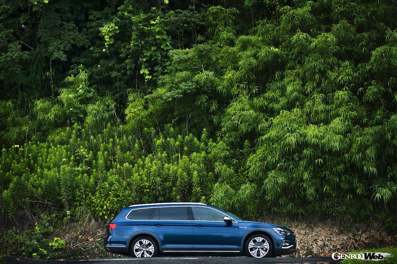 フォルクスワーゲン パサート オールトラックのサイドビュー