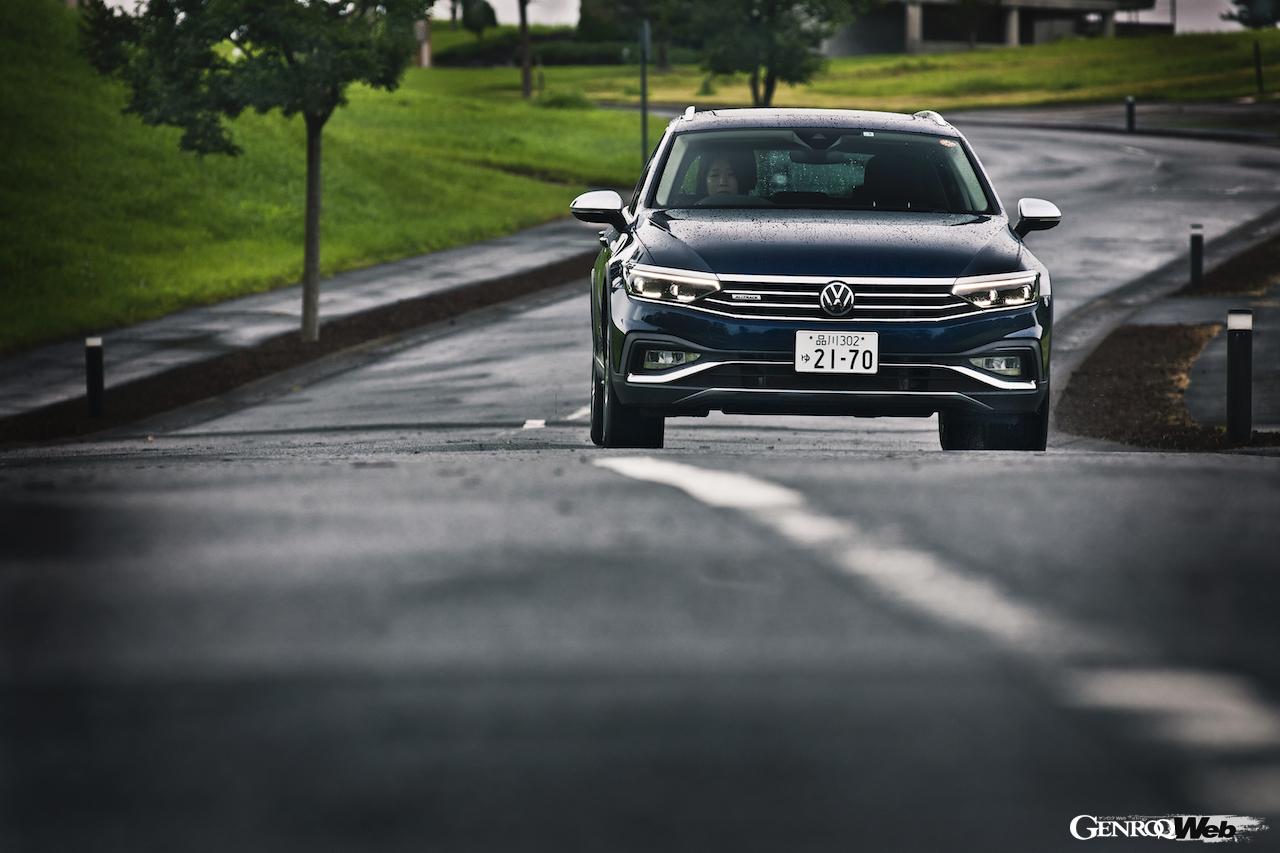 フォルクスワーゲン パサート オールトラックのフロントビュー