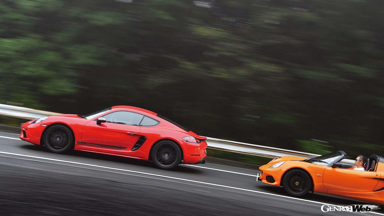 ロータス エリーゼ スポーツ220IIとポルシェ 718 ケイマンTの走行シーン