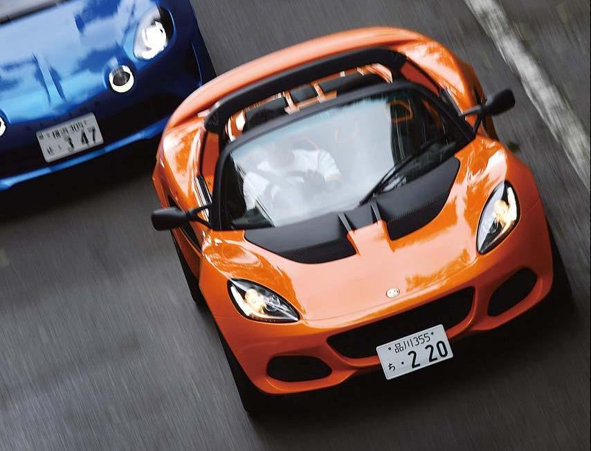 ロータス エリーゼ スポーツ220IIとアルピーヌ A110Sの走行シーン