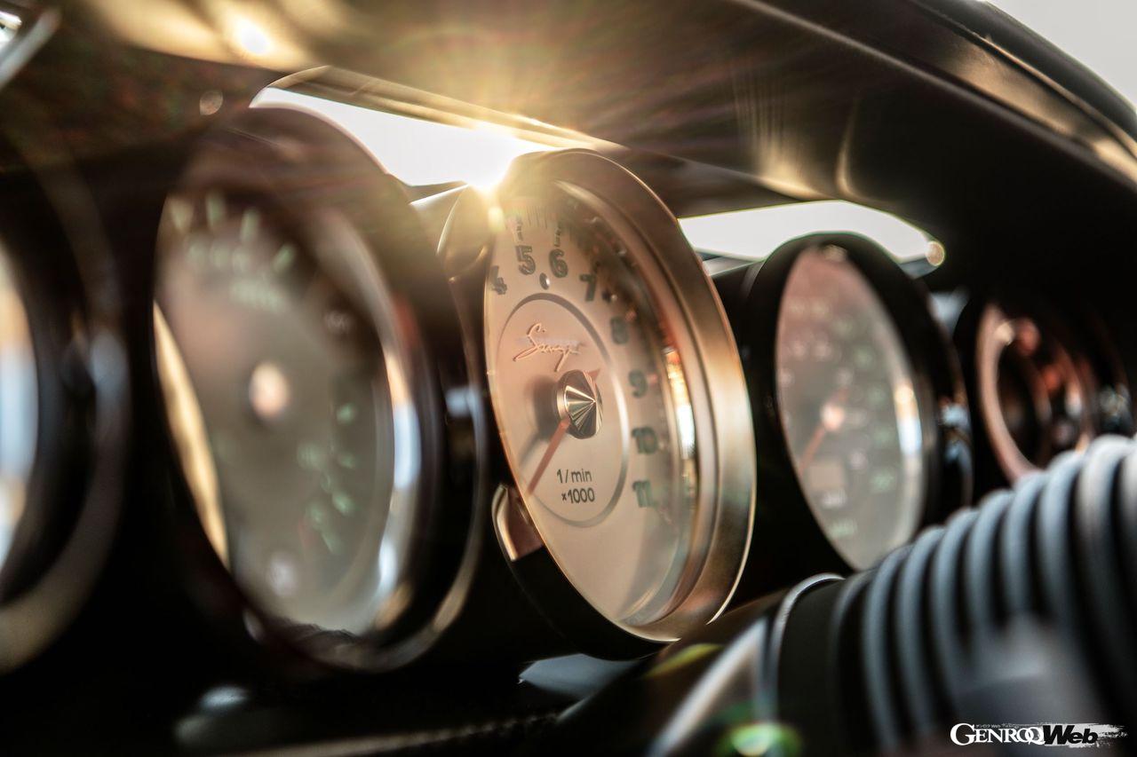 シンガー、英国拠点で製造された「DLS」デリバリー1号車をモントレー・カーウィークで公開