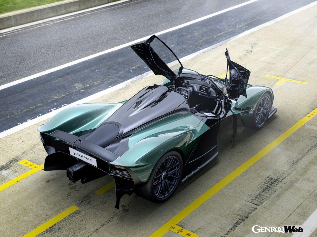F1マシンを彷彿とさせるオープントップ、「アストンマーティン ヴァルキリー スパイダー」デビュー
