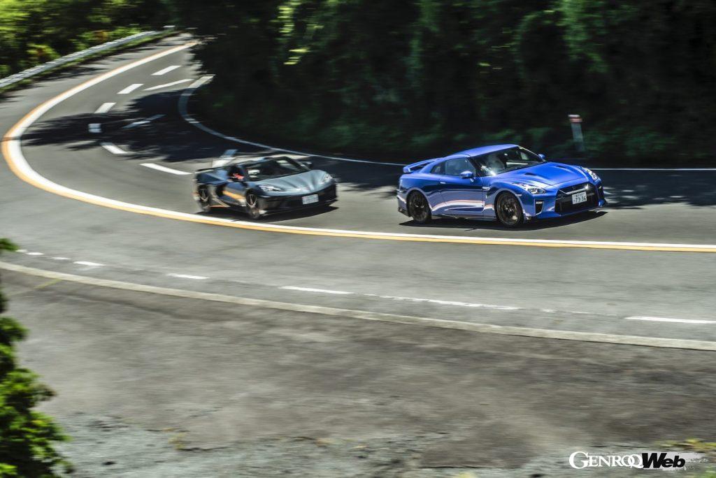日産GT-Rとコルベットコンバーチブル