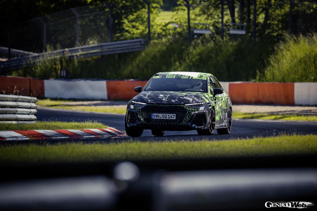 新型アウディ RS 3 セダンがニュルのコンパクト部門最速ラップを記録。フロントビュー
