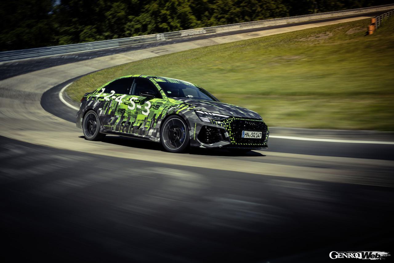 新型アウディ RS 3 セダンがニュルのコンパクト部門最速ラップを記録。フロントビュー