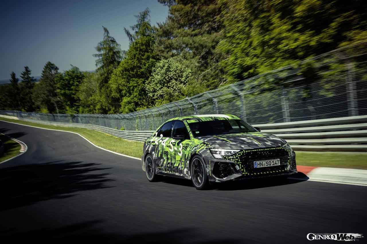 新型アウディ RS 3 セダンがニュルのコンパクト部門最速ラップを記録。フロントビュー