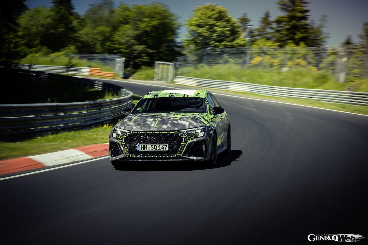 新型アウディ RS 3 セダンがニュルのコンパクト部門最速ラップを記録。フロントビュー