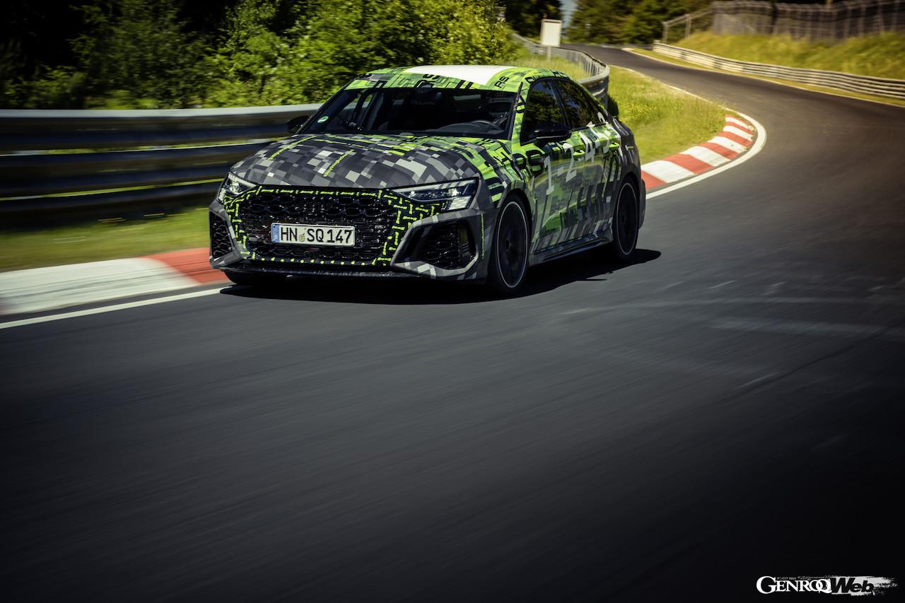 新型アウディ RS 3 セダンがニュルのコンパクト部門最速ラップを記録。フロントビュー