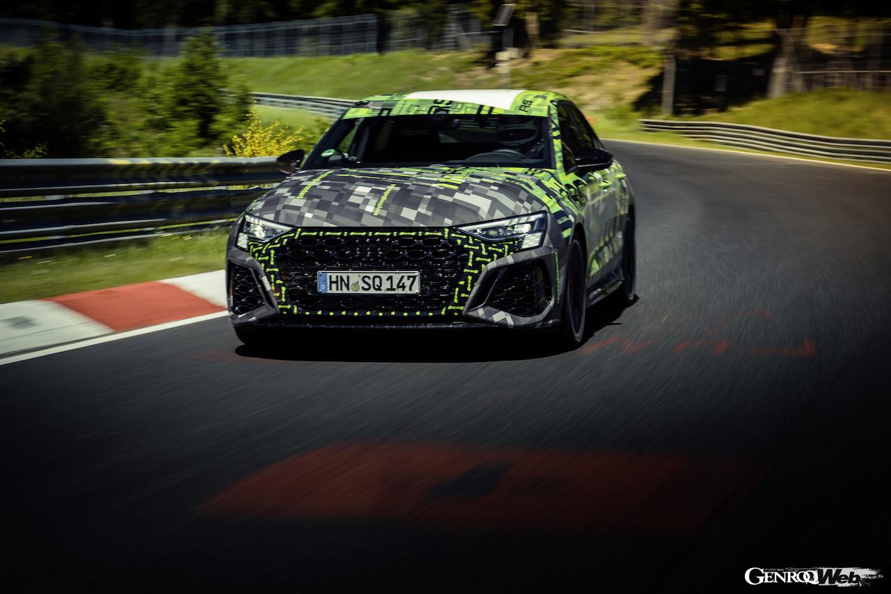 新型アウディ RS 3 セダンがニュルのコンパクト部門最速ラップを記録。フロントビュー
