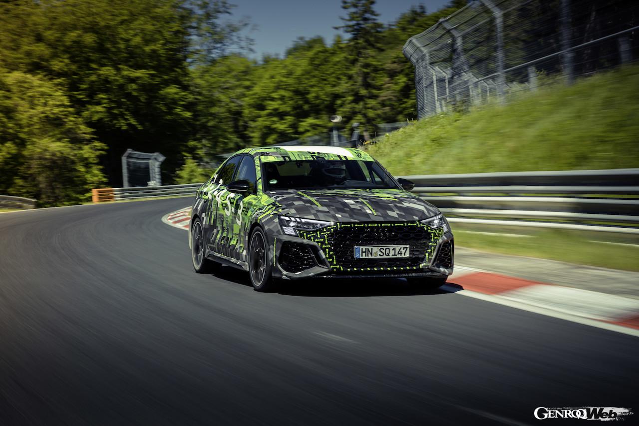 新型アウディ RS 3 セダンがニュルのコンパクト部門最速ラップを記録。フロントビュー