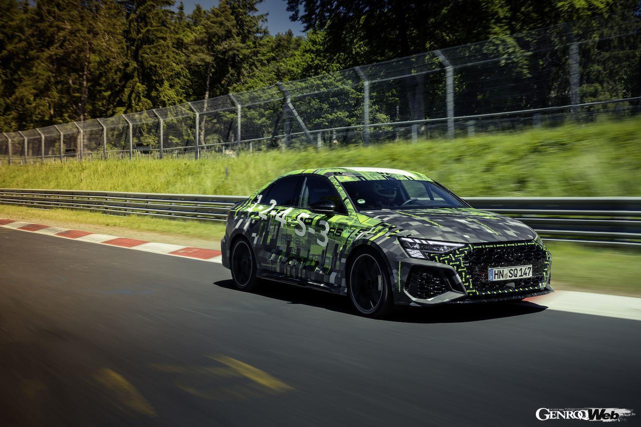 新型アウディ RS 3 セダンがニュルのコンパクト部門最速ラップを記録。フロントビュー