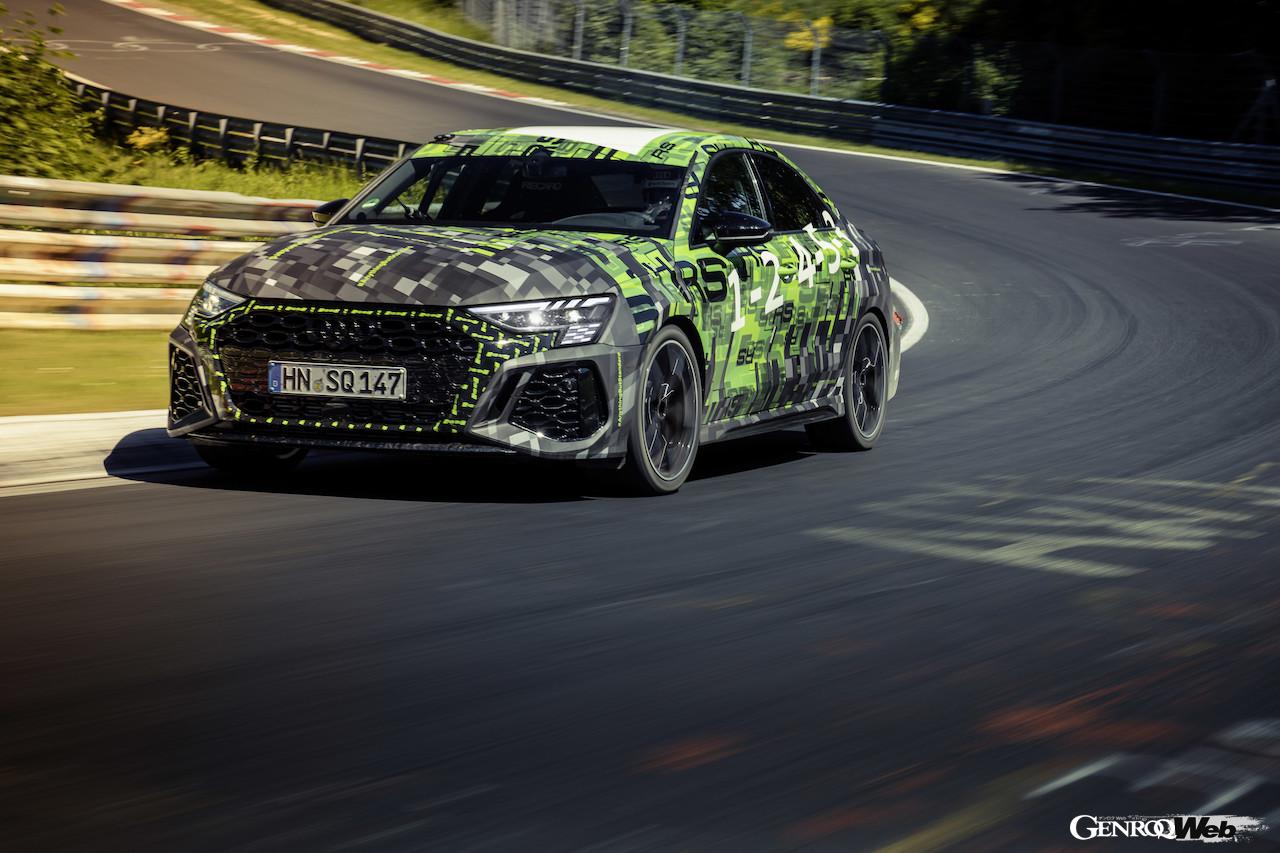 新型アウディ RS 3 セダンがニュルのコンパクト部門最速ラップを記録。フロントビュー