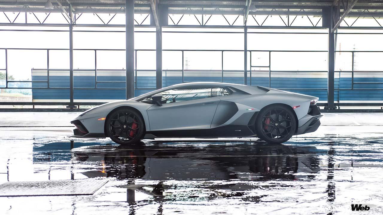 ランボルギーニ アヴェンタドール LP780-4 ウルティマエのサイドビュー