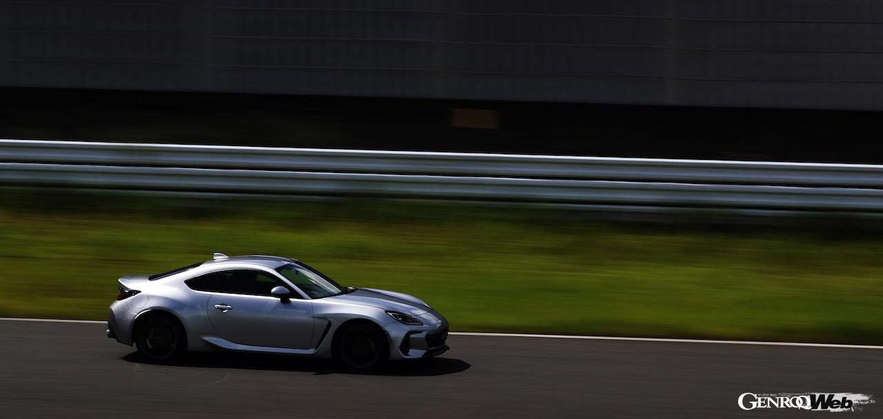 スバル BRZのサイドビュー