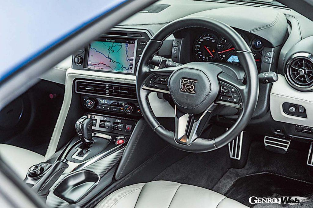 ニッサン GT-R プレミアムエディションのインテリア