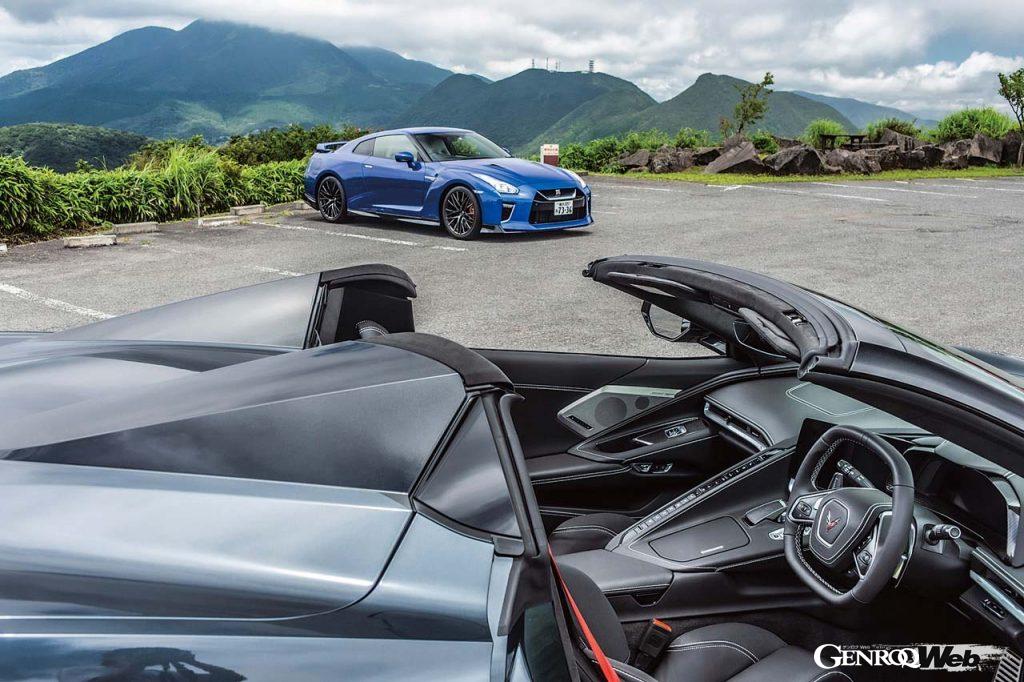 シボレー コルベット コンバーチブルとニッサン GT-R プレミアムエディションの2ショット