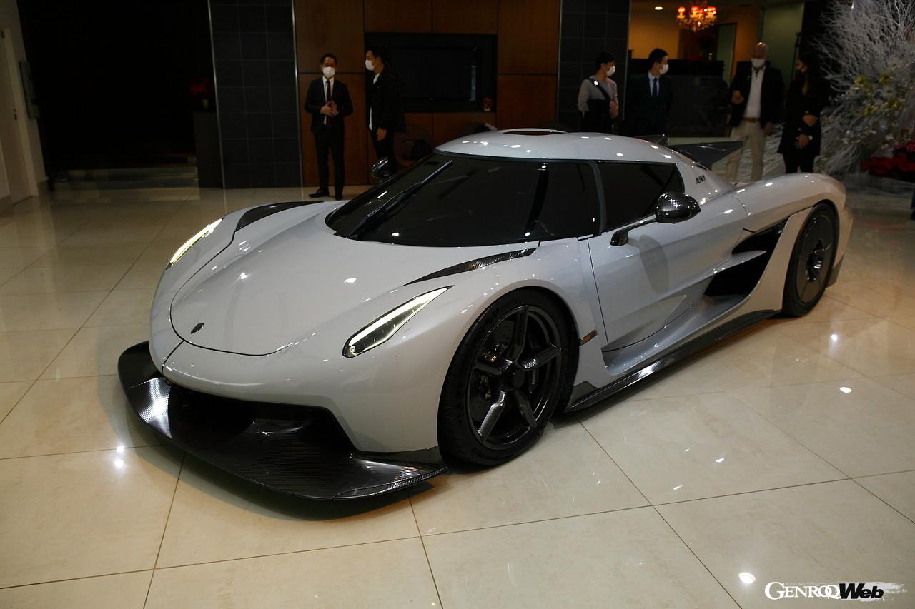 ケーニグセグ ジェスコ アブソリュートのフロントビュー