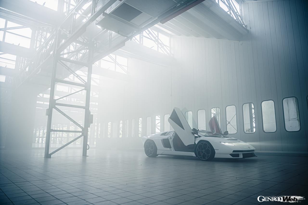 ランボルギーニ カウンタック LPI 800-4のフロントビュー