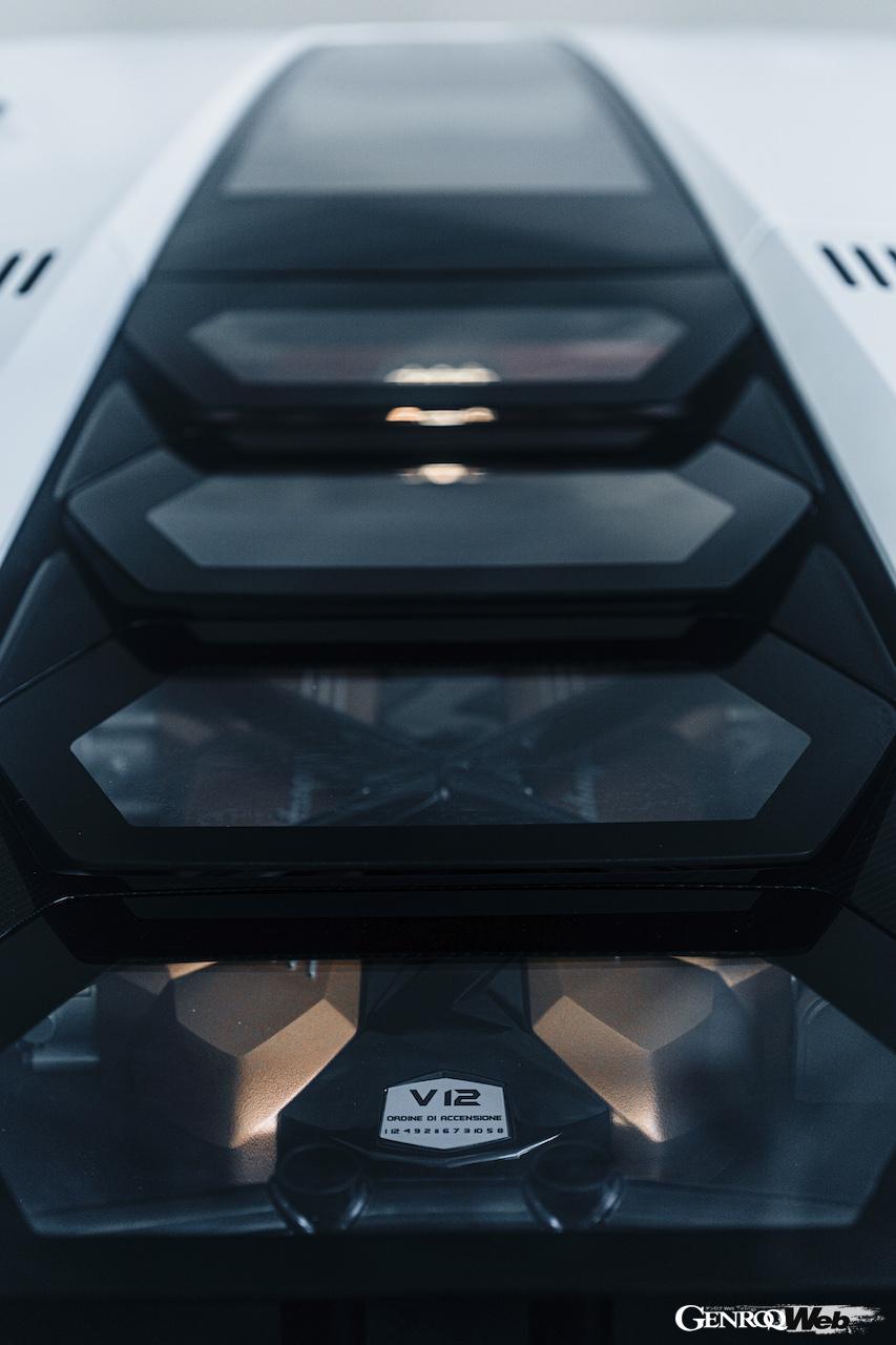 ランボルギーニ カウンタック LPI 800-4のルーフ