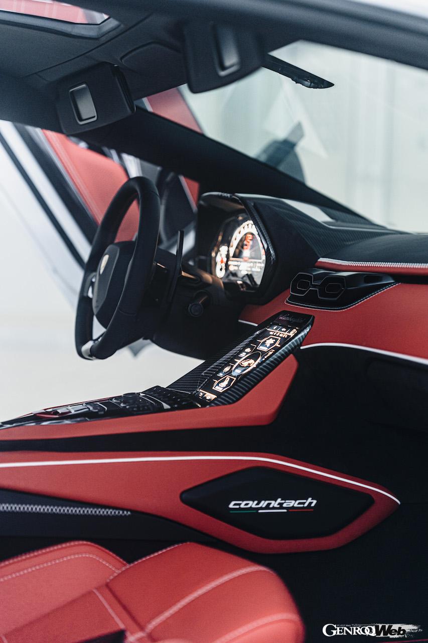 ランボルギーニ カウンタック LPI 800-4のコクピット