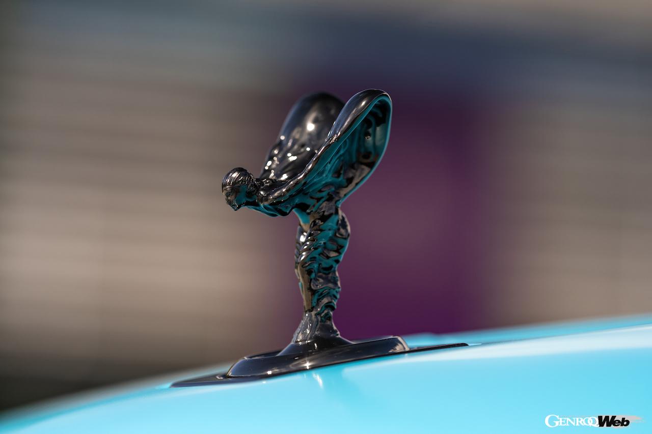 2021年のモントレーカーウィークに登場したロールス・ロイス カリナン。スピリット オブ エクスタシー