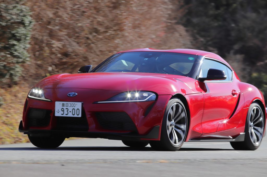 GRスープラの走行シーン