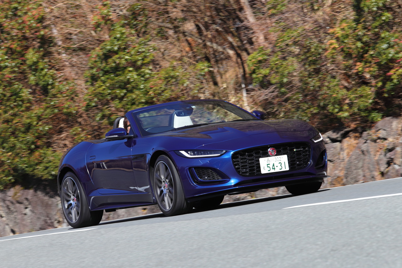 ジャガー Fタイプ Rダイナミック コンバーチブル P300の走行シーン