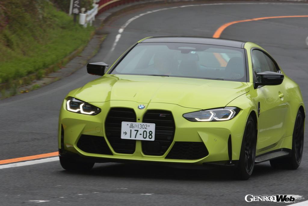 BMW M4クーペ コンペティションの走行シーン