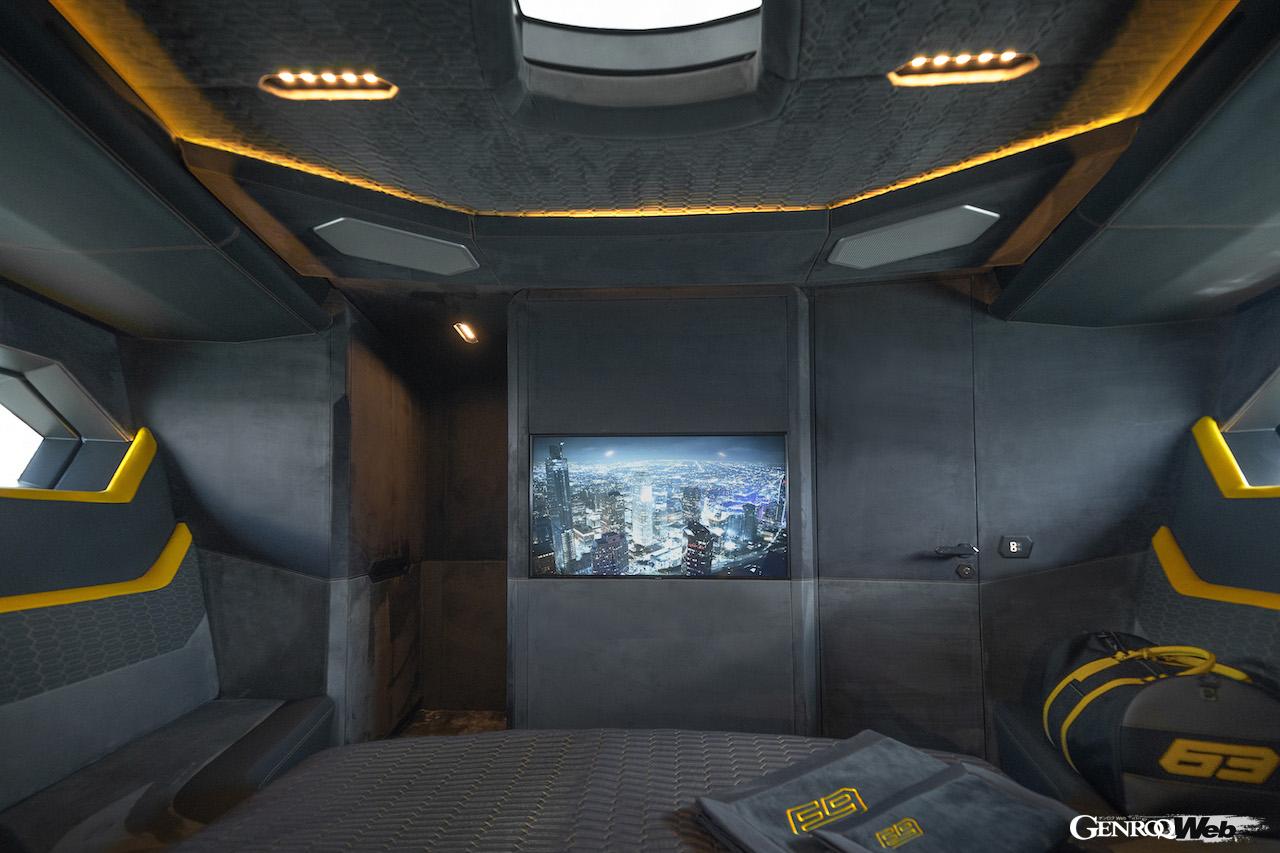 Tecnomar for Lamborghini 63の船内イメージ。ベッドルーム