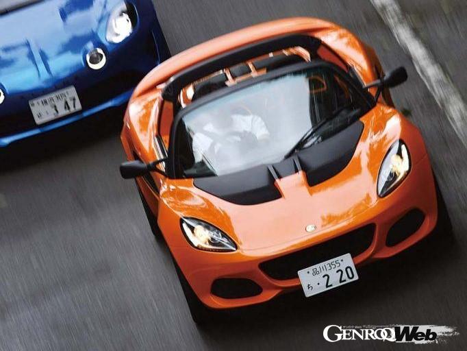 ロータス エリーゼ スポーツ220IIとアルピーヌ A110Sの走行シーン