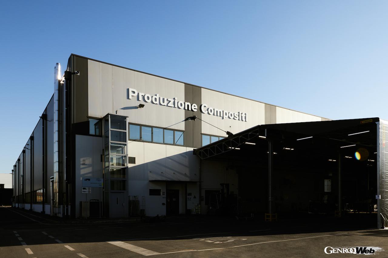 ワシントン大学と共同で素材成形に関する研究をスタートし、ランボルギーニ社内には複合材の研究開発センターを立ち上げた。さらに航空業界最大手のボーイングとも共同研究契約を締結した。