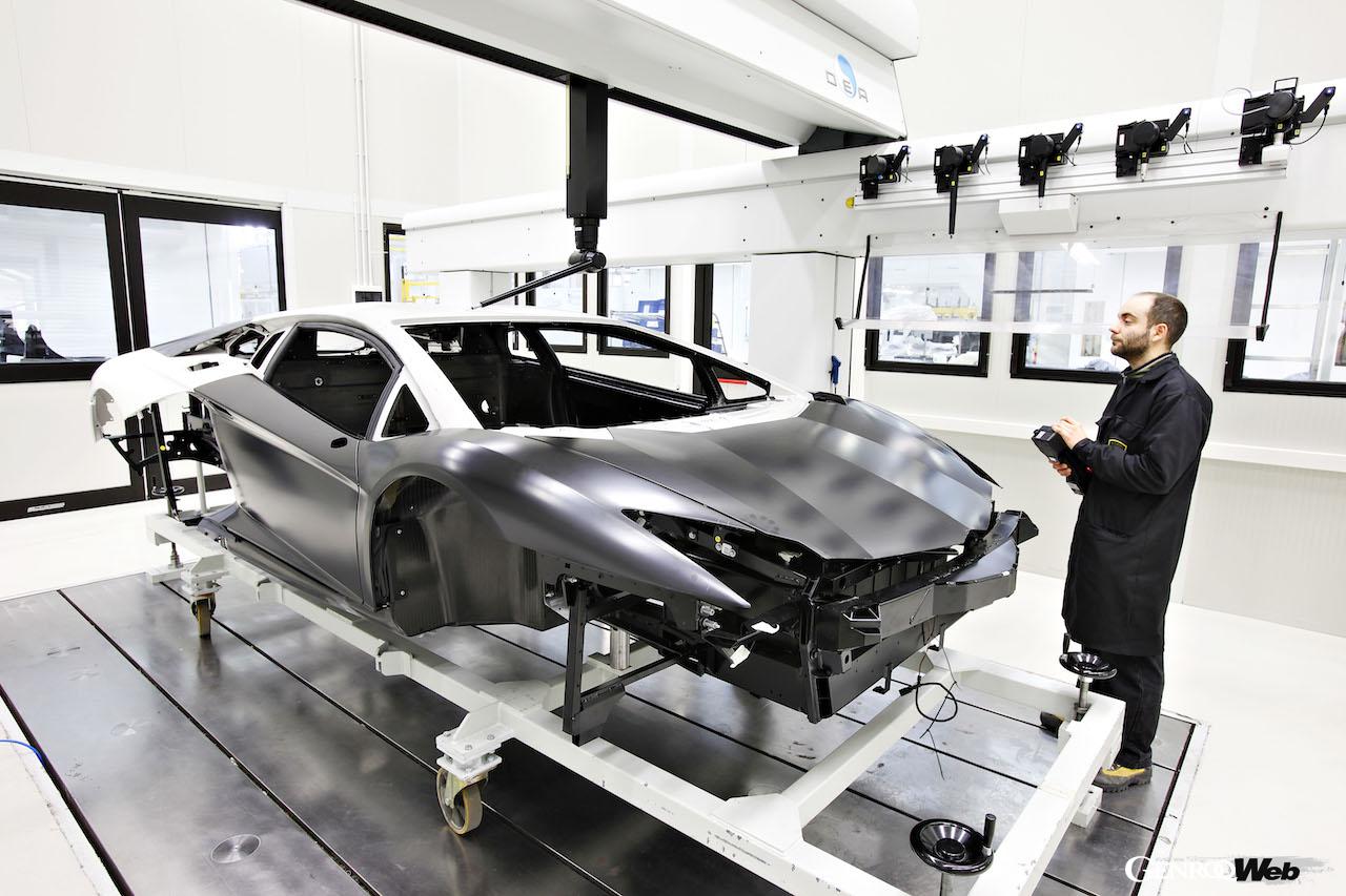 カウンタックの時代から現在まで脈々と続く、ランボルギーニのカーボンファイバー複合素材研究・開発