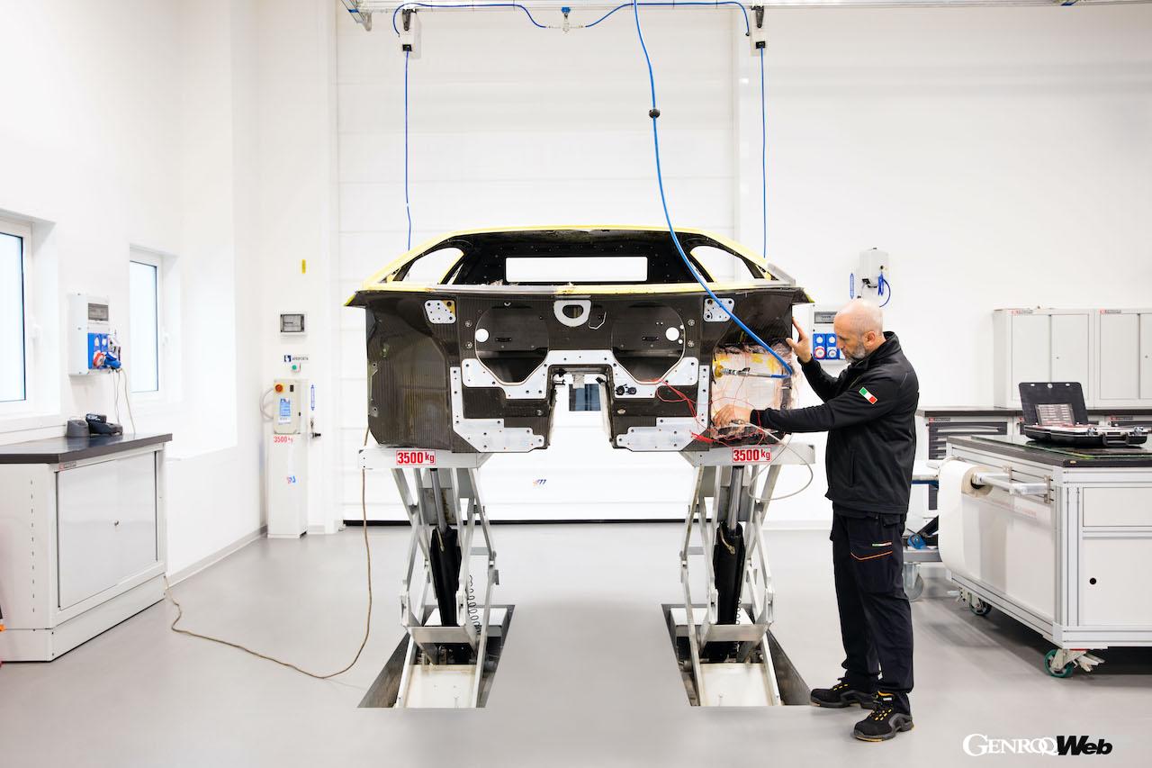 カウンタックの時代から現在まで脈々と続く、ランボルギーニのカーボンファイバー複合素材研究・開発