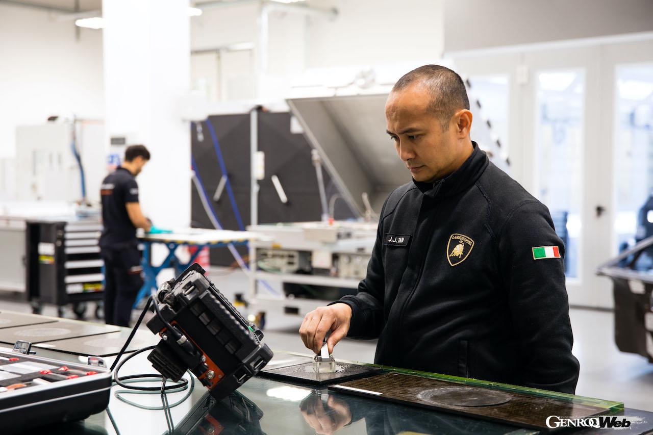 カウンタックの時代から現在まで脈々と続く、ランボルギーニのカーボンファイバー複合素材研究・開発