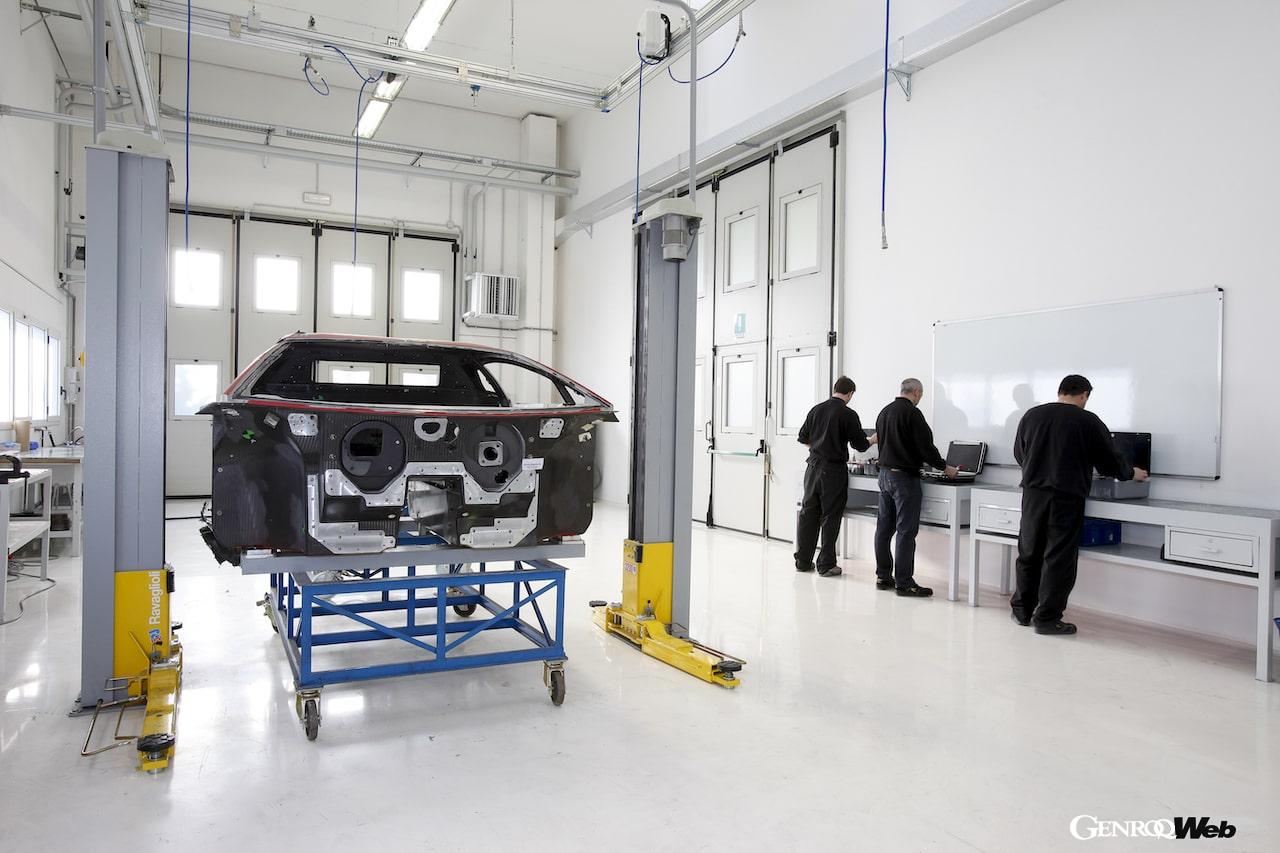 カウンタックの時代から現在まで脈々と続く、ランボルギーニのカーボンファイバー複合素材研究・開発