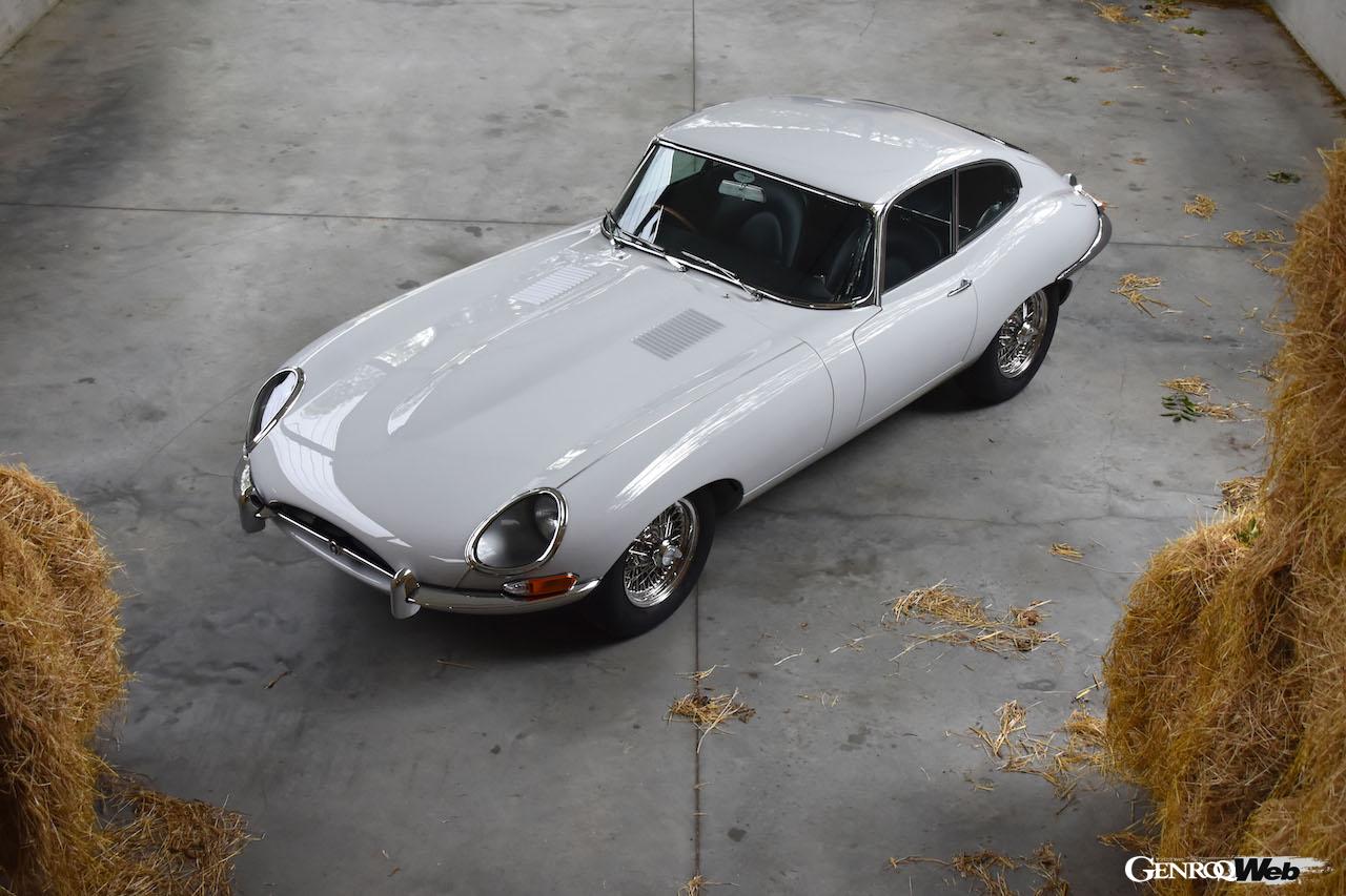 希少なパールグレーとダークブルーの組み合わせ、1964年製「ジャガー Eタイプ シリーズ1 FHC」のレストアを完了