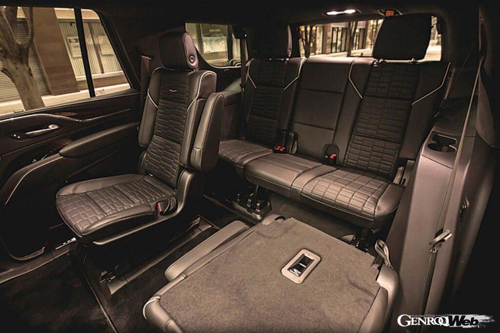 キャデラック エスカレード スポーツのセカンド&サードシート