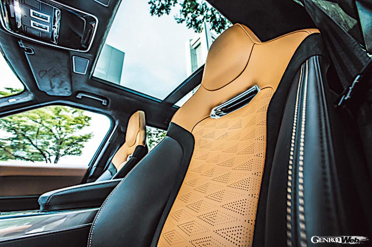 レンジローバースポーツSVRカーボンエディションのシート