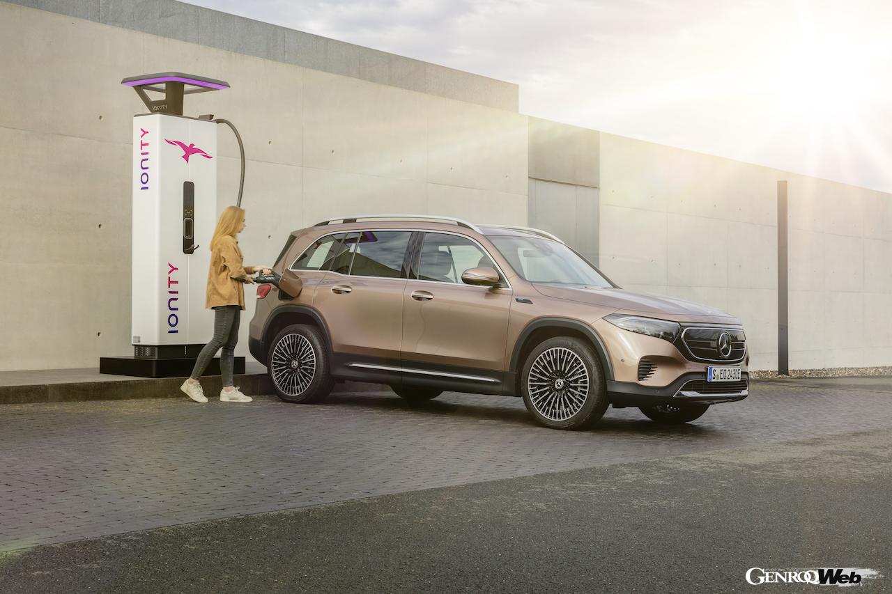 メルセデス・ベンツ EQBのフロントビュー