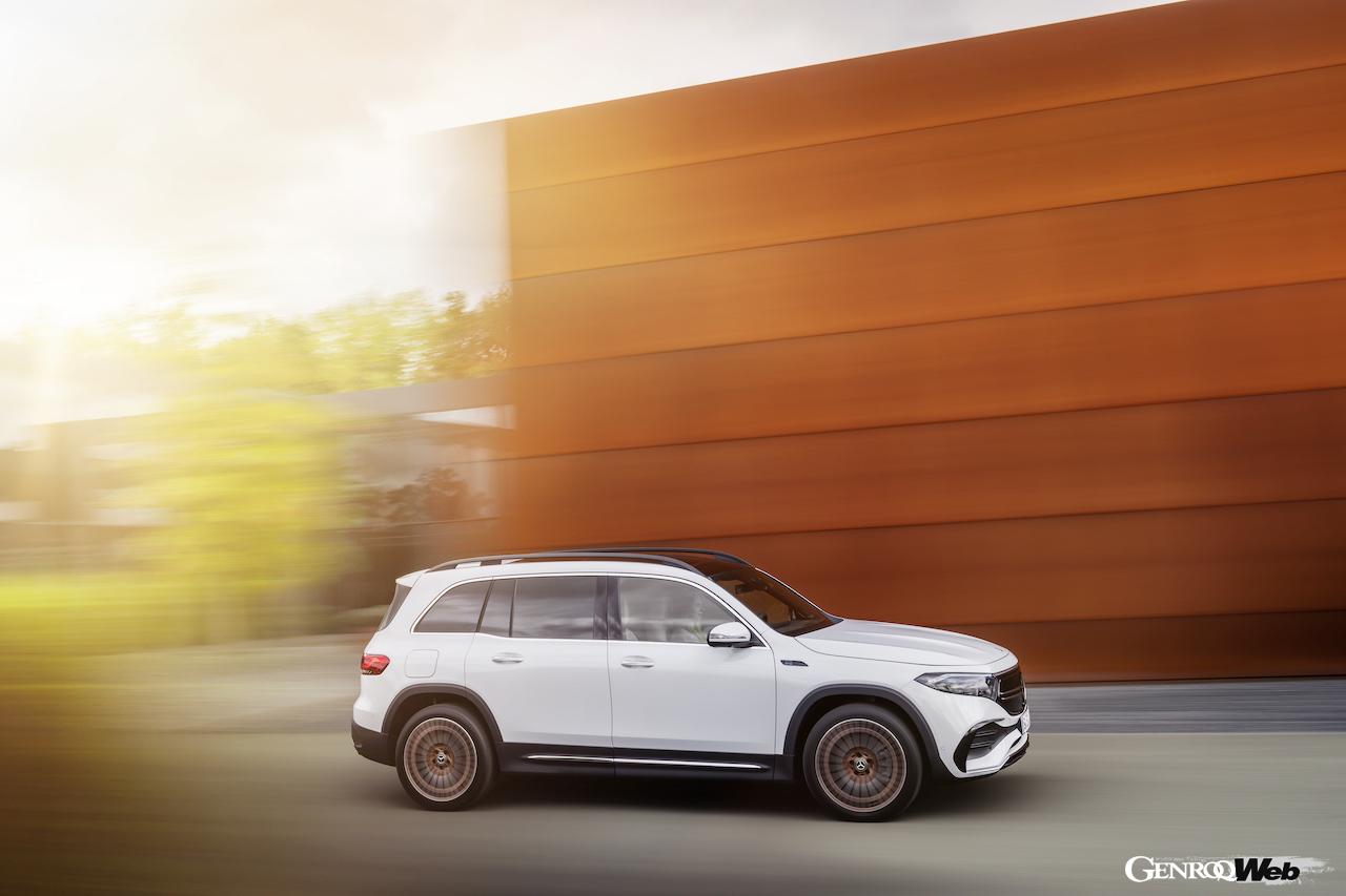 メルセデス・ベンツ EQBのサイドビュー